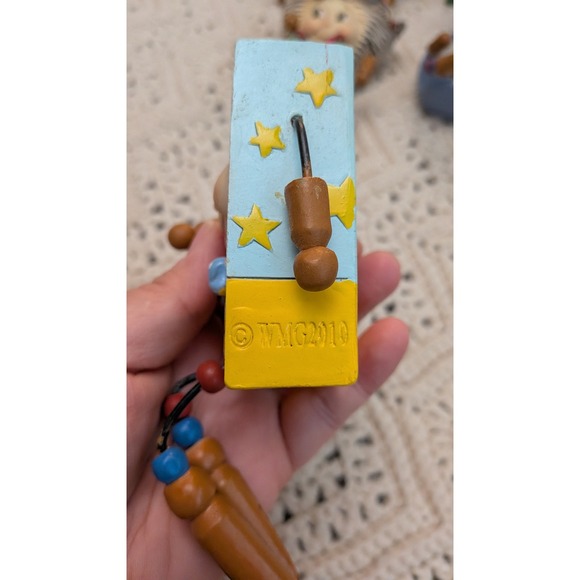 WMG 2010 Laundry Room Shelf Sitters Set 6 Anthropomorphic Clothespin Figurines - Picture 3 of 7